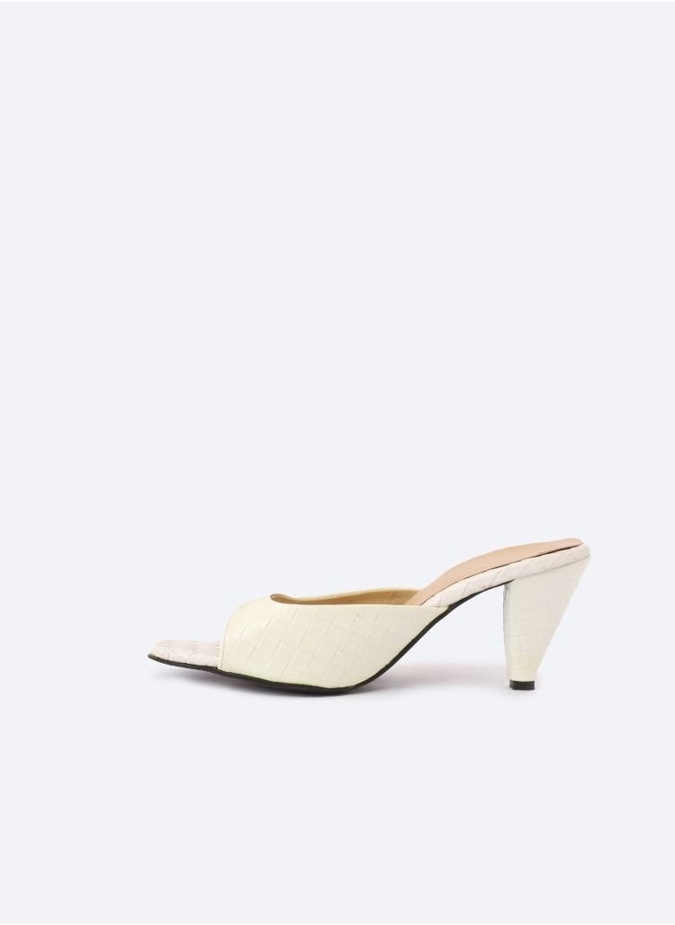 Zahwa Square-Toed Slipper Heels In Verne Texture Leather With 7cm Middle Heel.  - Image 3