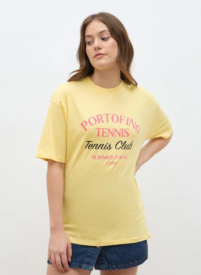 ستايلي تيشيرت كبير بطباعة شعار ستايلي