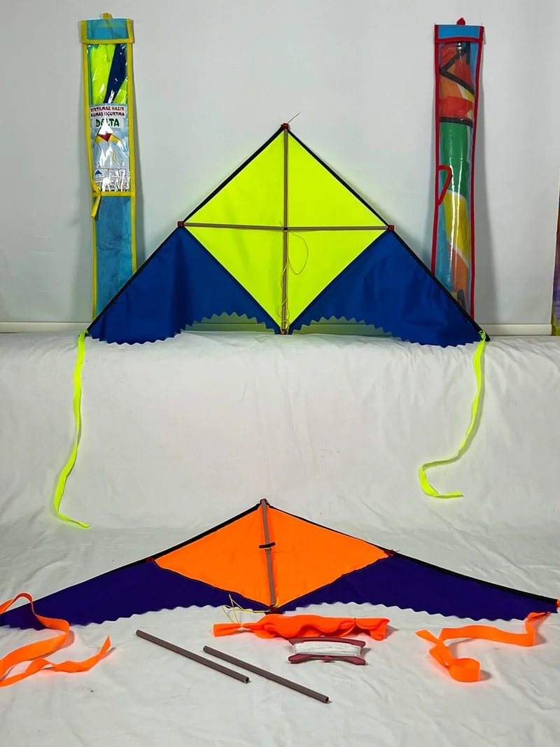 Gülen Uçurtma Laughing Kite / Fabric Delta Kite (Medium Size) Wavy Wing (Red-Yellow)