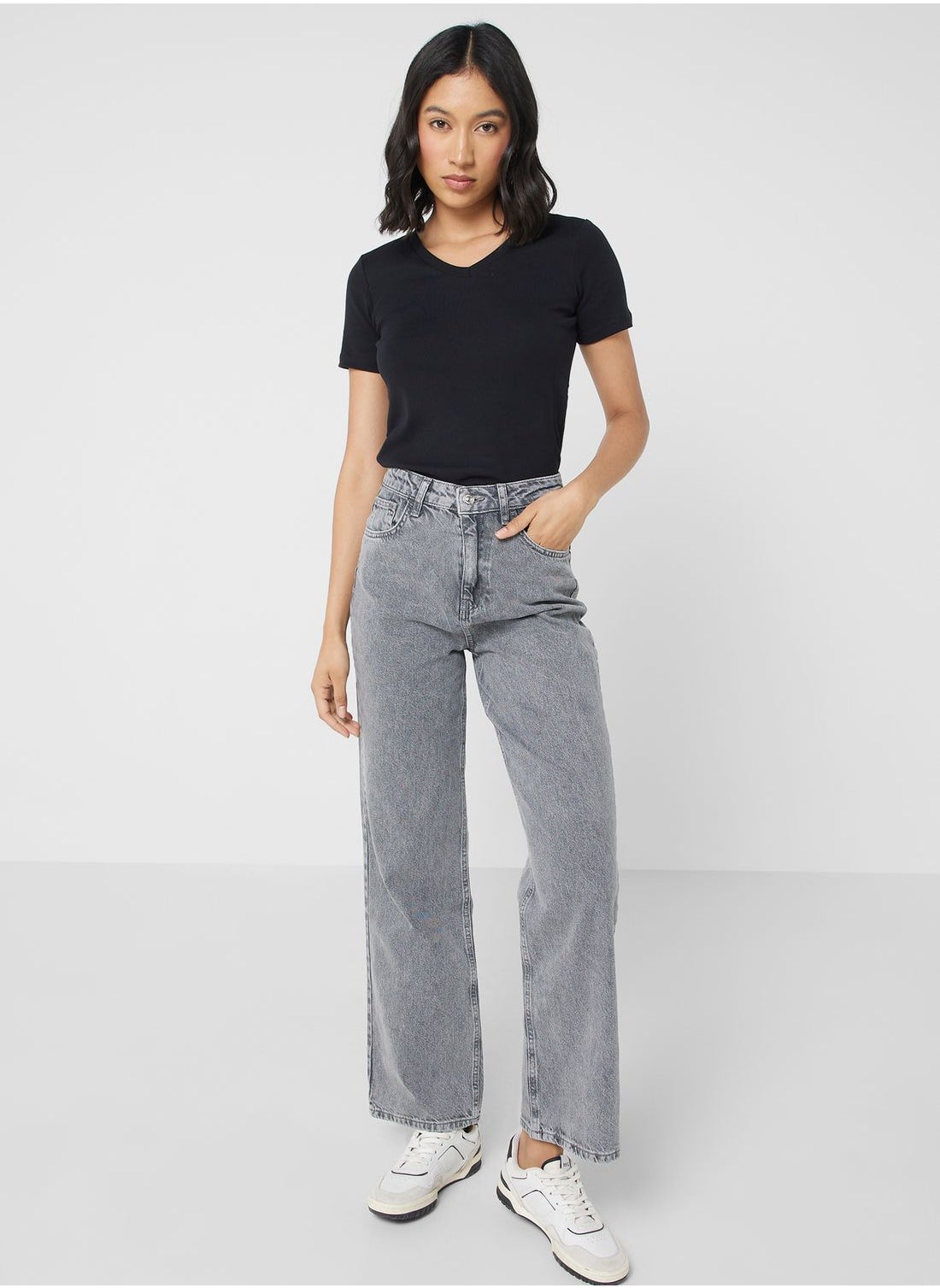 Woman 90'S Wide Leg High Waist Jeans - https://f.nooncdn.com/p/pzsku/Z470DFF790DB01AF70964Z/45/1746747894/2a50aa83-0e60-46aa-8cee-637fcdab460d.jpg?width=original