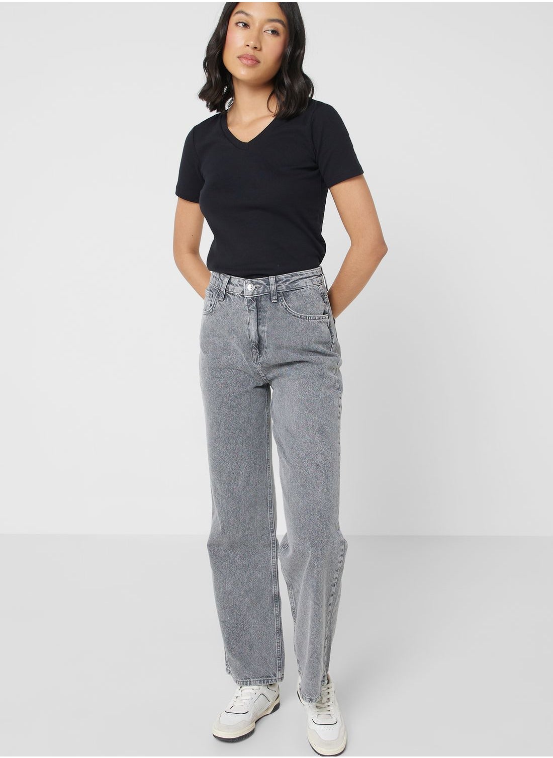 Woman 90'S Wide Leg High Waist Jeans - https://f.nooncdn.com/p/pzsku/Z470DFF790DB01AF70964Z/45/_/1719433022/8079e496-807b-4533-9afa-18501a0e7f88.jpg?format=jpg&width=original