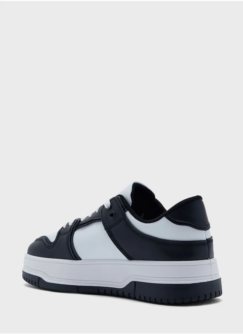 ترافل من نمشي Women'S Star Chunky Court Sneaker