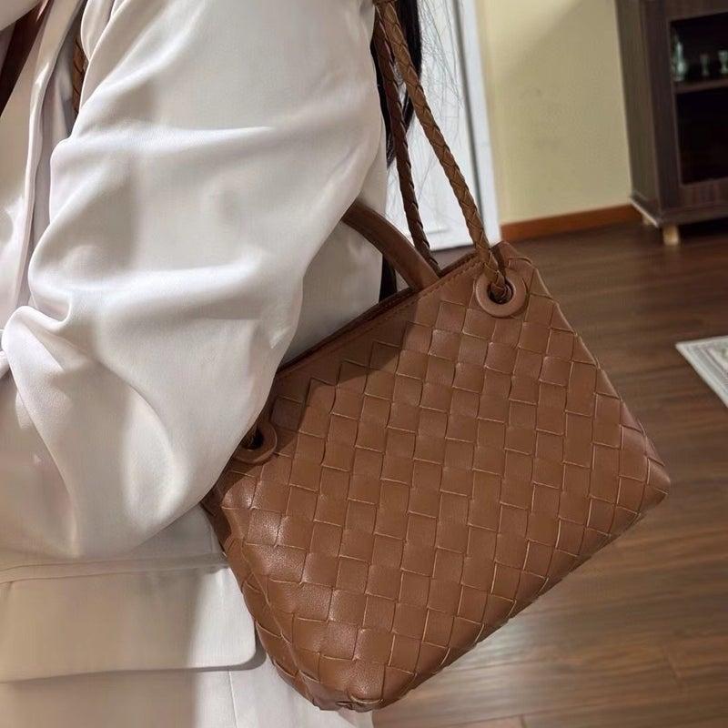 Niche Design Cowhide Handwoven Bag For Women, Versatile Old Money Style Large Capacity Tote Bag, Retro Shoulder Handbag - Image 3