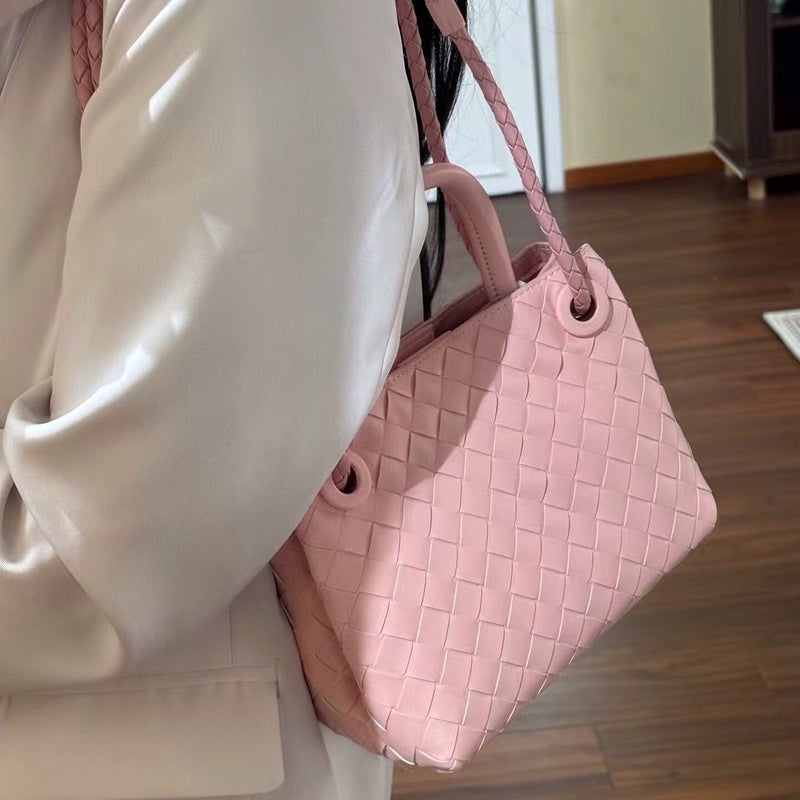 Niche Design Cowhide Handwoven Bag For Women, Versatile Old Money Style Large Capacity Tote Bag, Retro Shoulder Handbag - Image 4