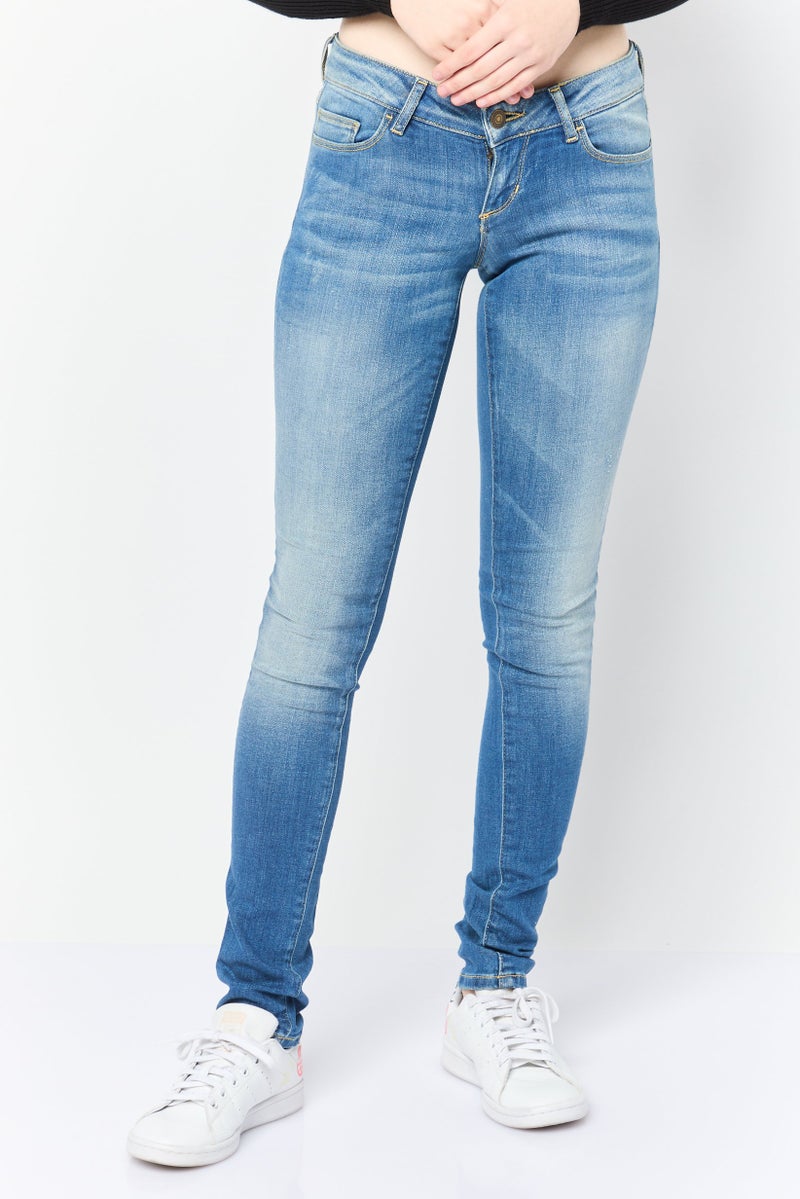 GUESS Women Skinny Fit Dark Wash Stretchable Denim, Navy - Image 1