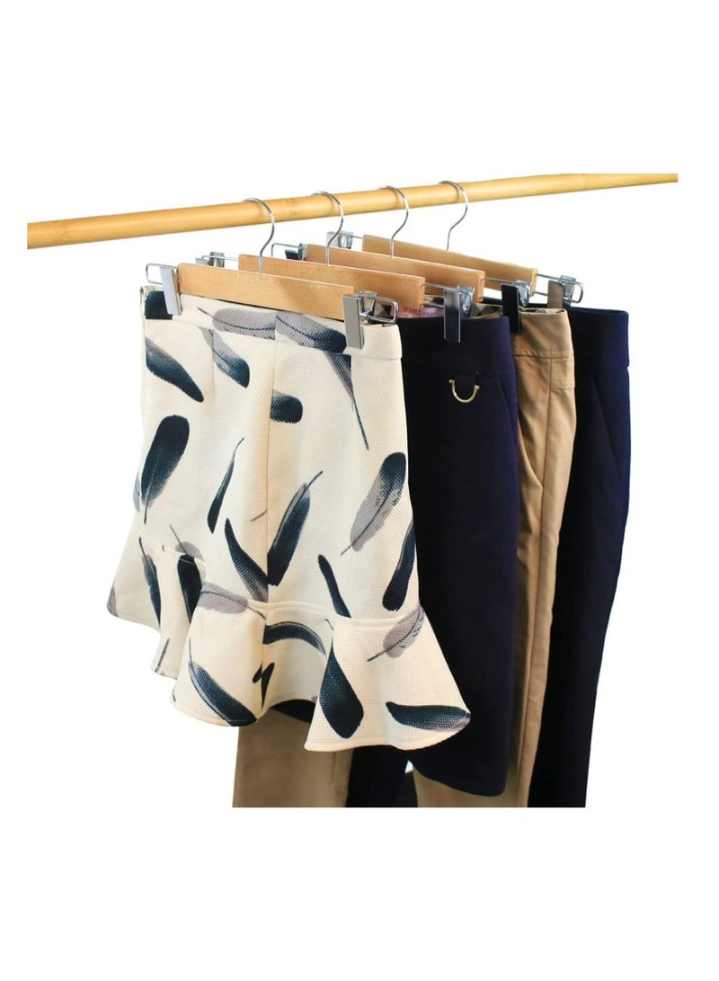 5 شماعه بنطلون بمشبك ستانلس ستيل - شماعة بنطلون - شماعات خشب مع مشابك معدن بمقبض مطاط، شماعات خشب بلمسة نهائية ناعمة للبنطلونات والجيبات والبلوزات ذات الحمالات الرفيعة مع خطاف دوار 360°  لون طبيعي، عبوة من 5 قطع - شماعة بناطيل - Image 5