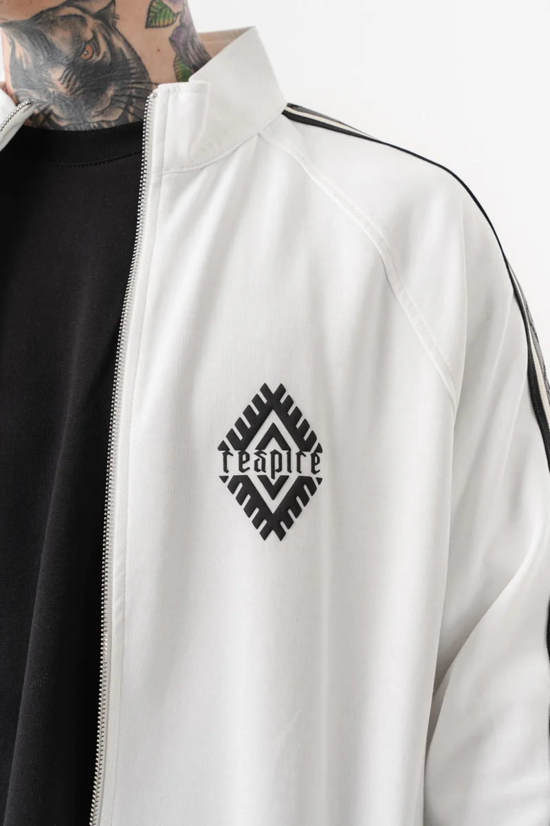 ريسباير سويت شيرت رجالي واسع (Oversize) بسحاب (Zip) بوجهين (Doubleface) بياقة قائمة وتفاصيل شريط لون إيكرو