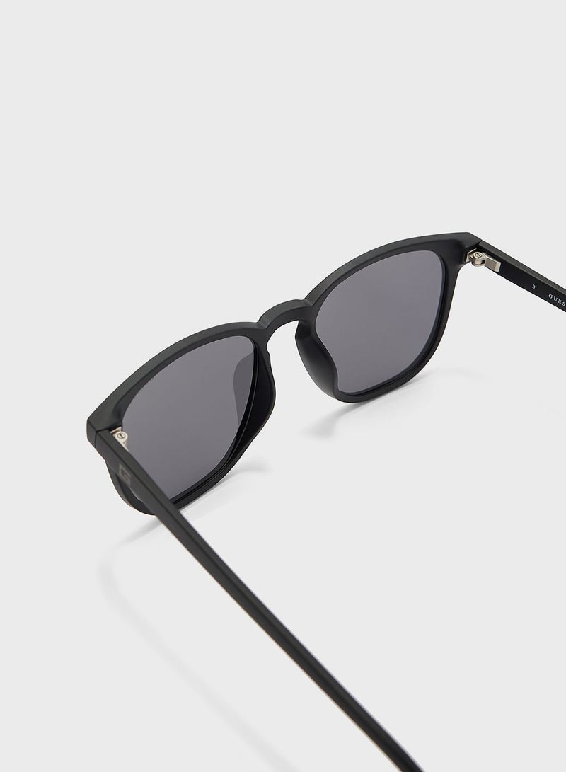 GUESS Wayfarers Sunglasses - Image 3