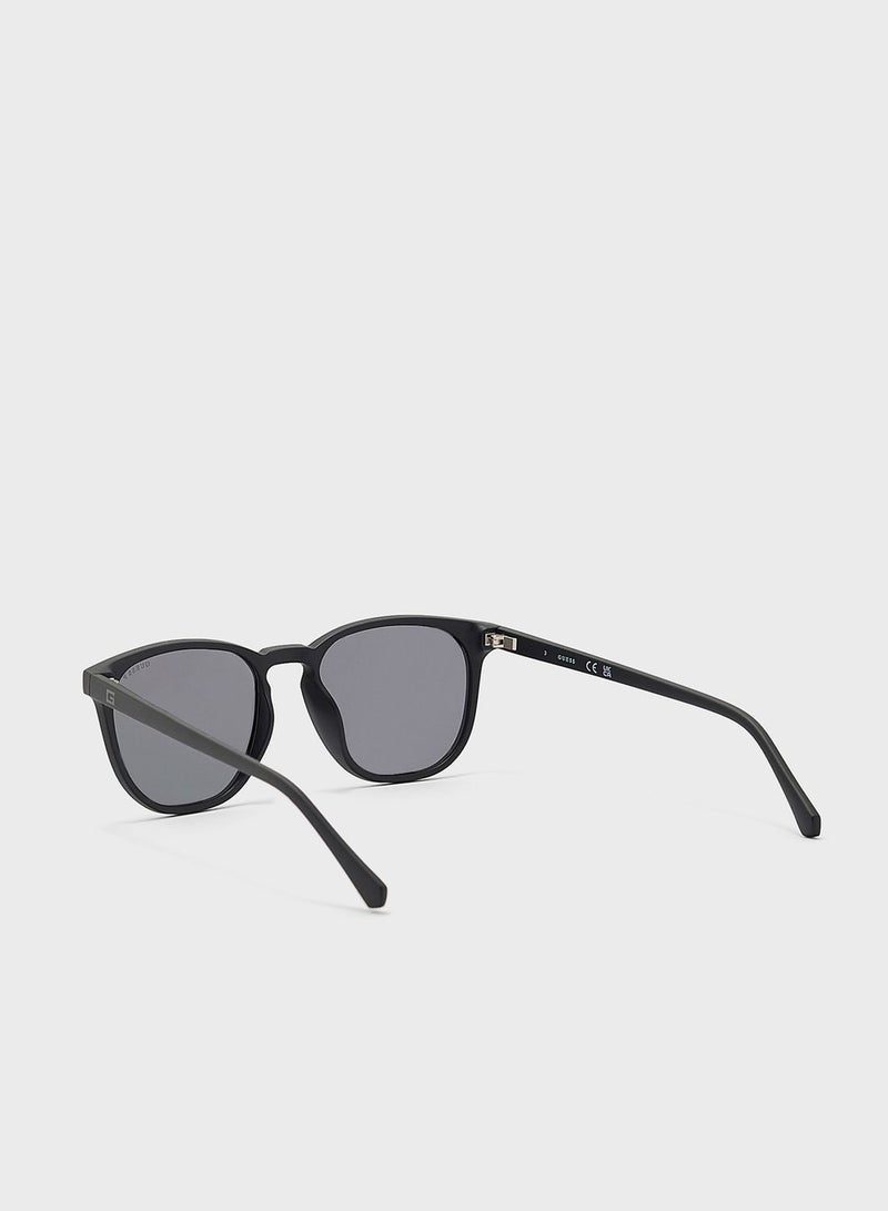 GUESS Wayfarers Sunglasses - Image 2