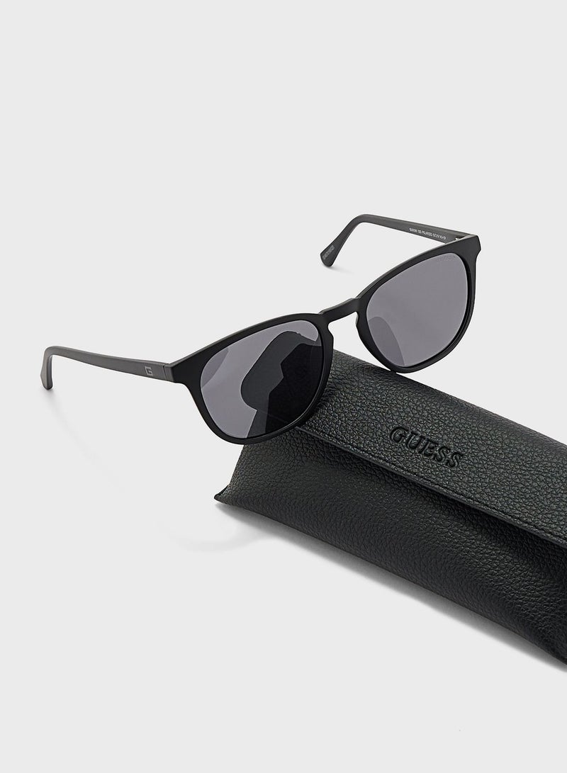 GUESS Wayfarers Sunglasses - Image 4
