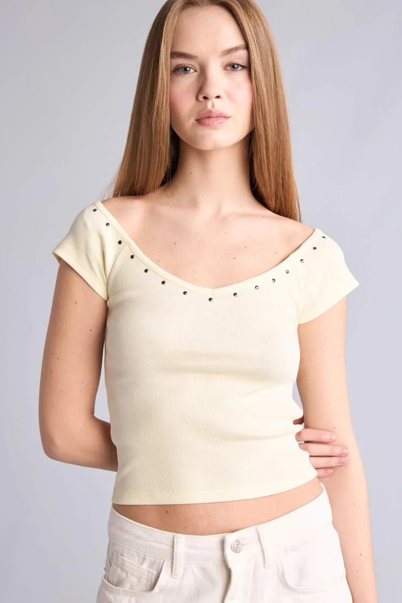 ديفاكتو Fitted V-Neck Ribbed Short Sleeve T-Shirt