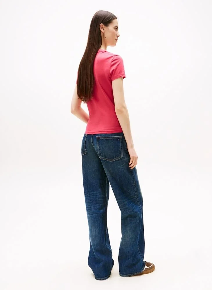 تومي جينز تيشيرت بياقة دائرية مزين بشعار العلامة التجارية