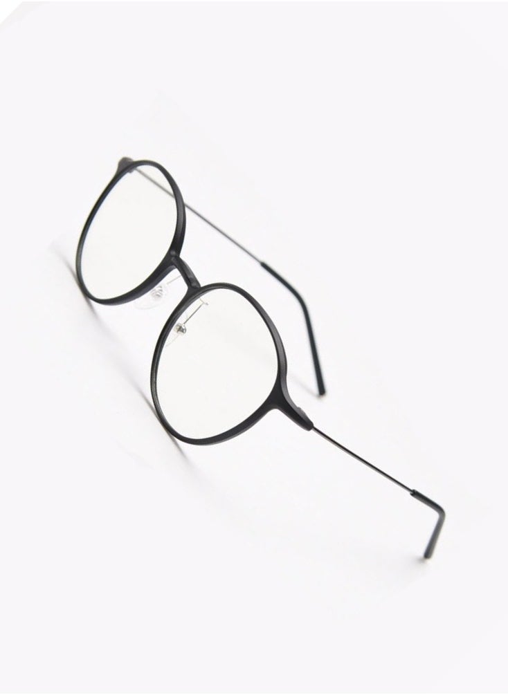 Thin frame glasses with elliptical lenses
