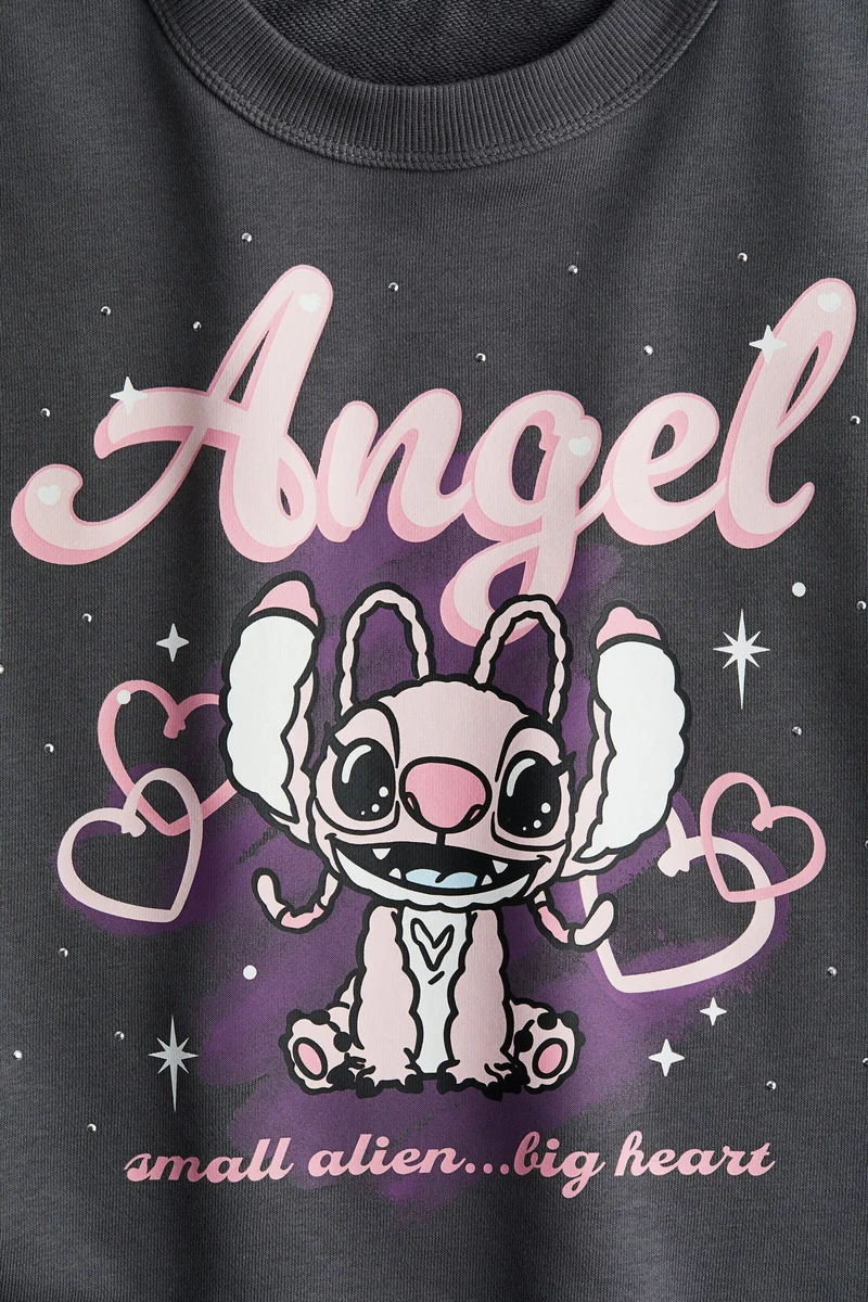 اتش اند ام تي-شيرت مزيّن بطبعة