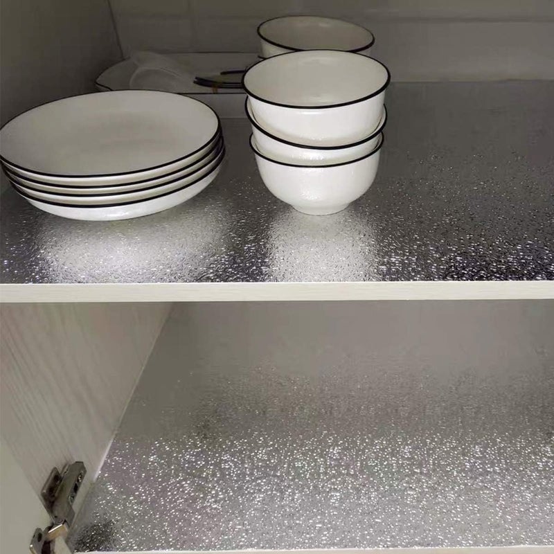 ملصقات ورق الألمنيوم لموقد المطبخ، لون فضي، أبعاد 15.75" x 118.11"، فيلم فينيل لاصق ذاتي التصاق، بطانة رفوف بملمس معدني، يمكن إزالتها وإعادة تثبيتها، مناسبة للأسطح المصنوعة من الفولاذ المقاوم للصدأ. - Image 4