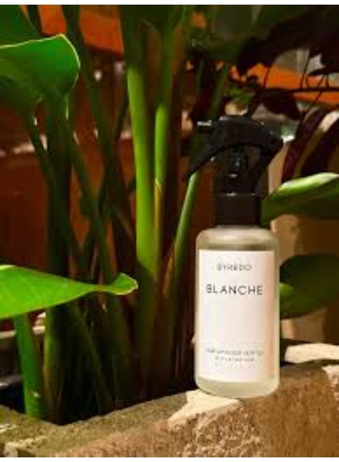 Byredo Blanche Textile Spray 200ml - Image 2