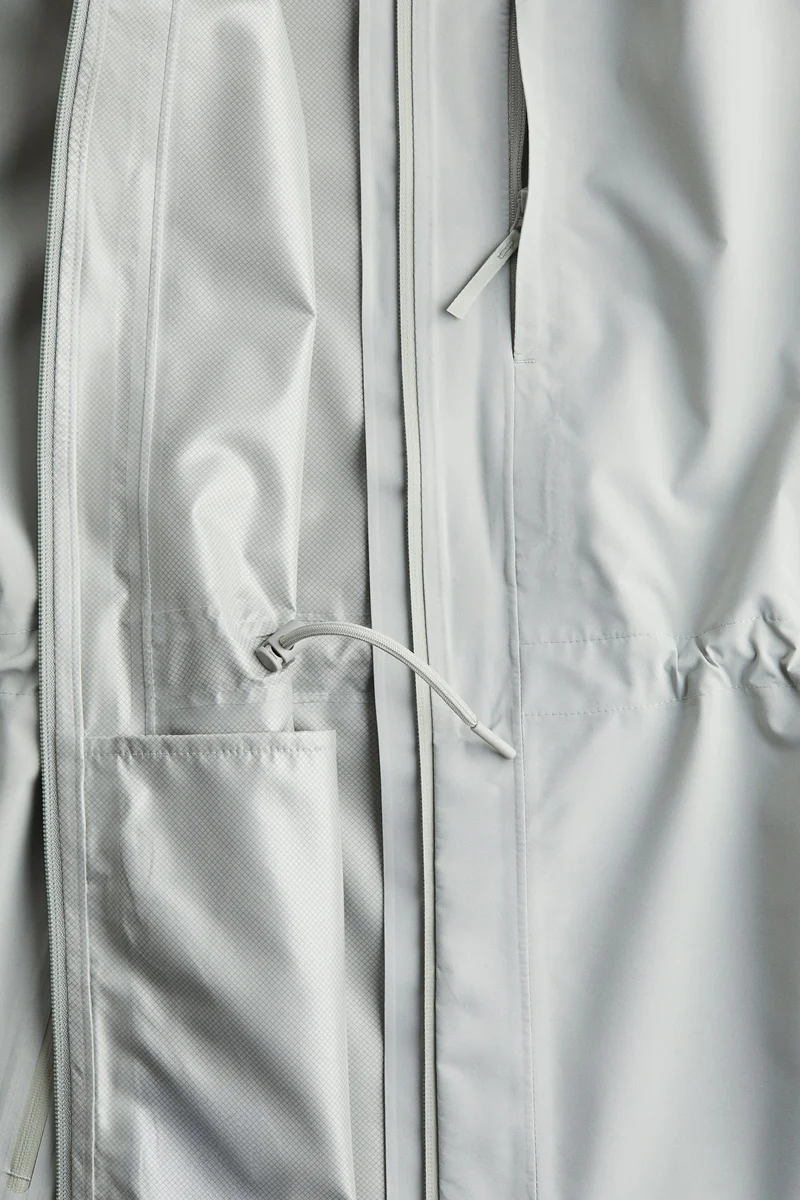 اتش اند ام Rain jacket in StormMove™