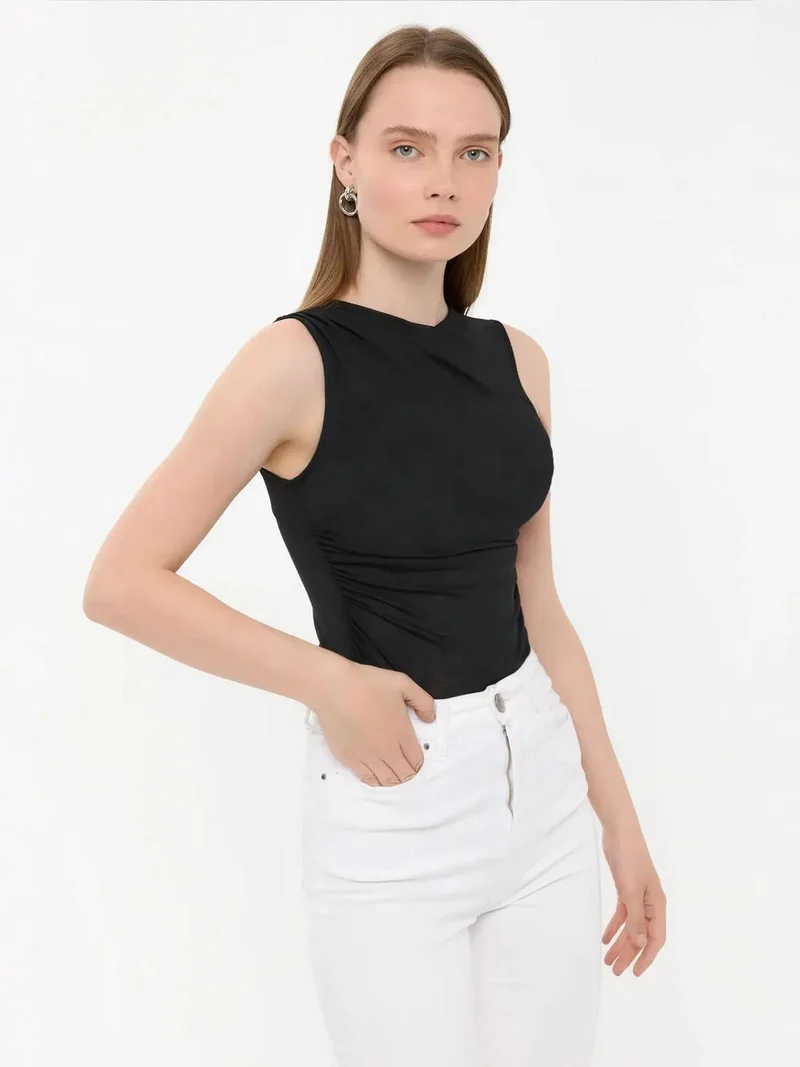 Sleeveless Round Neck Blouse