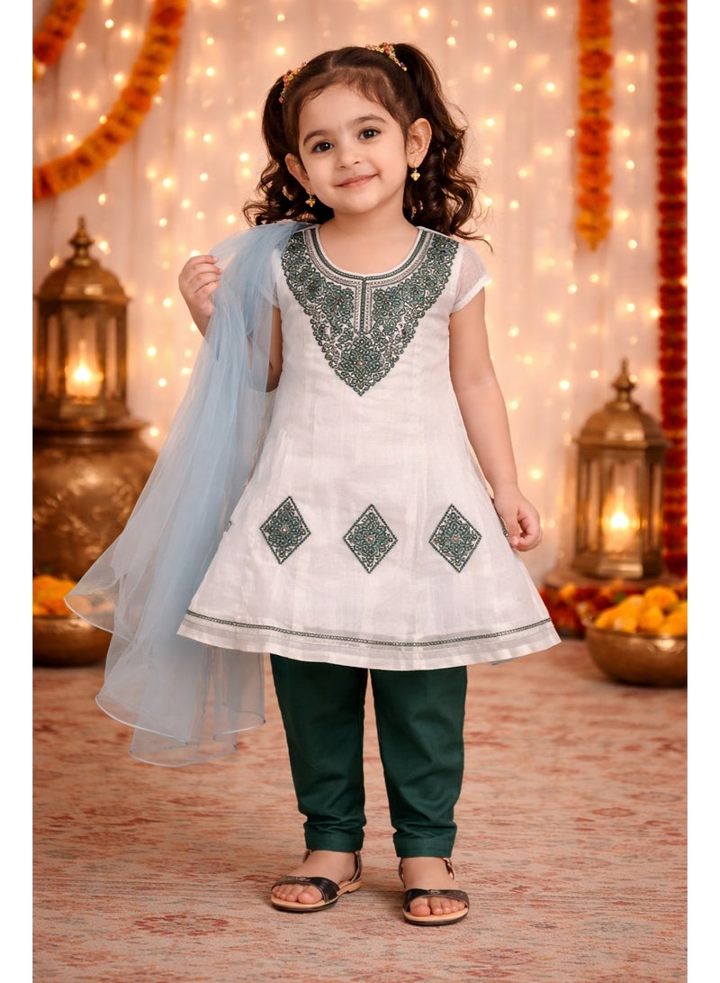 جوليتي إل إل سي طقم فستان تراثي للبنات مع شال – 3 قطع للأطفال (بلوزة + بنطال + شال) | مقاس 28 (عمر 4–5 سنوات) - Image 1