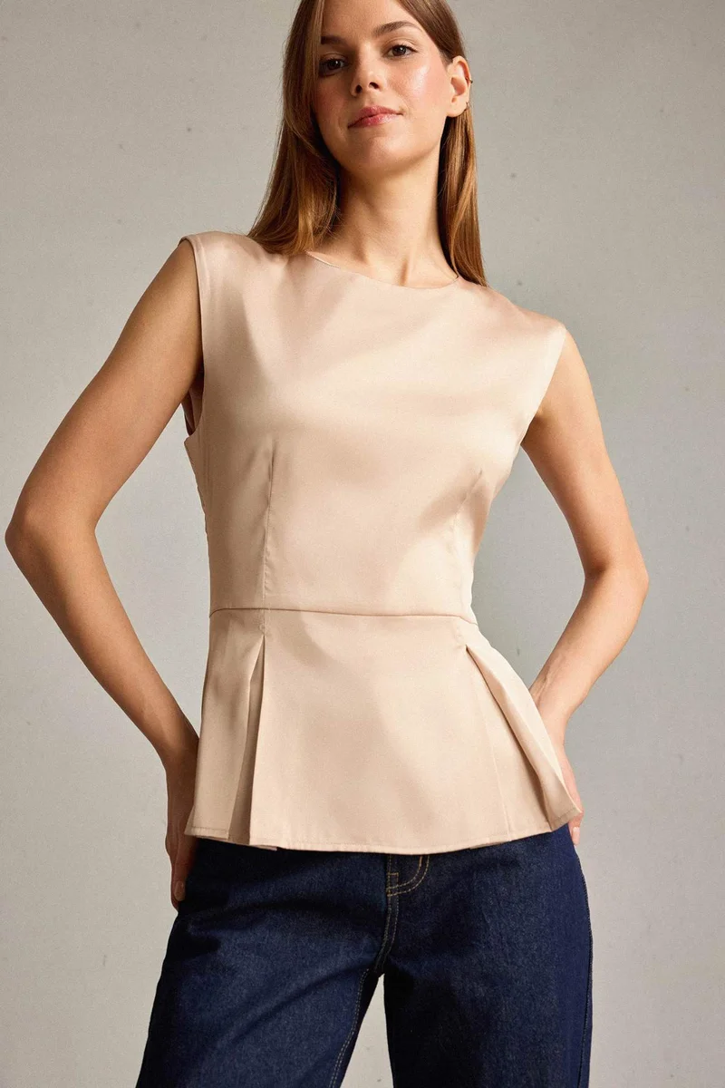 DeFacto Sleeveless Satin Blouse