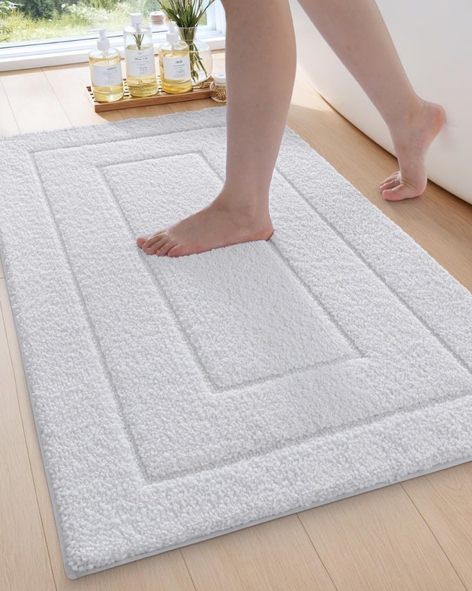 BATHROOM RUG 43X24 NON SLIP WASHABLE BATH MAT FOR SHOWER FLOOR EXTRA LARGE ABSORBENT SOFT BATHMAT WITH RUBBER BACKING QUICK DRY MICROFIBER CARPET WHITE
