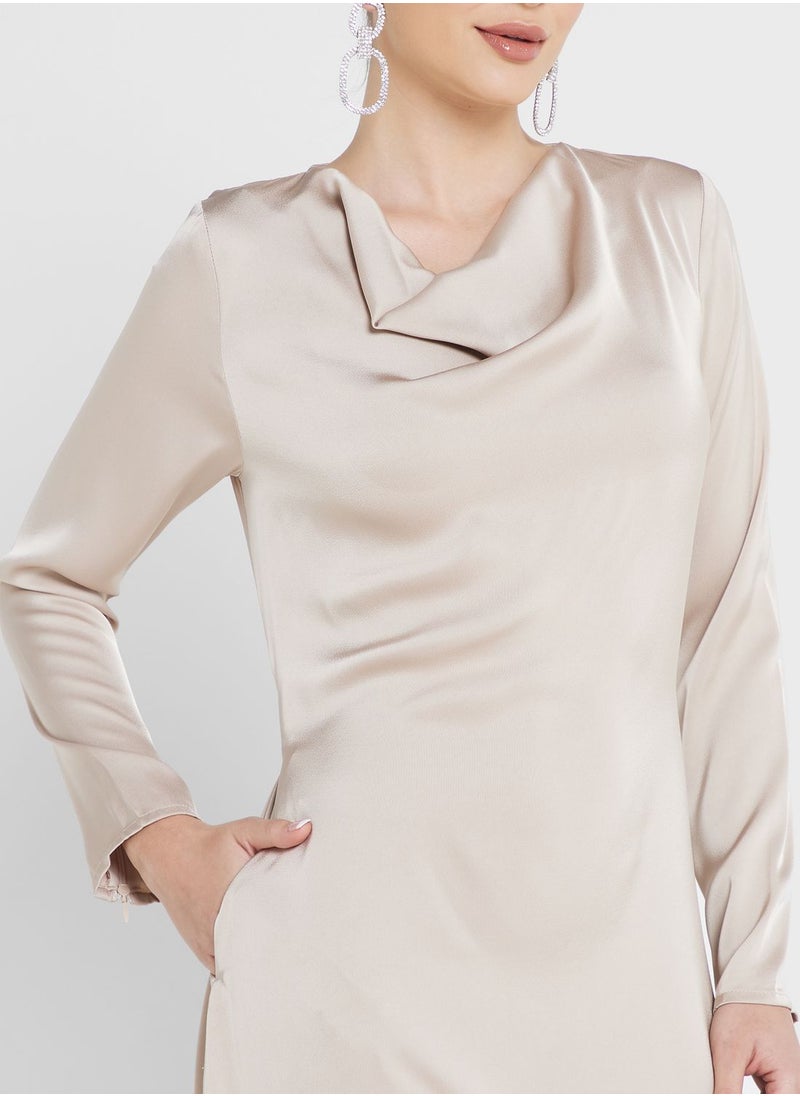 خزانة فستان ساتان بياقة منسدلة  - Image 3