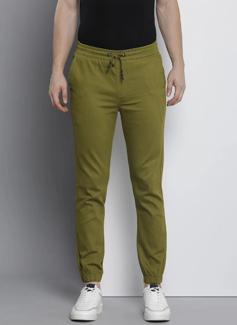 ذا انديان كراج كو Men Slim Fit Solid Mid-Rise Stretchable Chino Joggers