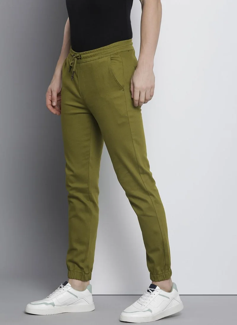 ذا انديان كراج كو Men Slim Fit Solid Mid-Rise Stretchable Chino Joggers