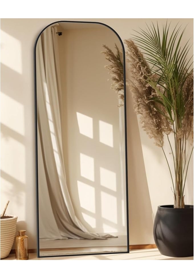 فيبارتي مرآة أرضية مقوسة كاملة الطول 71 بوصة × 28 بوصة (180 × 70 سم)، إطار من سبائك الألومنيوم الأسود، زجاج عالي الدقة، تصميم دائري أنيق، قائمة بذاتها، خيارات التثبيت على الحائط والميل، مرآة أنيقة لكامل الجسم لغرفة النوم، وغرفة المعيشة، حديثة ديكور المنزل، مرآة ديكور كبيرة - Image 2