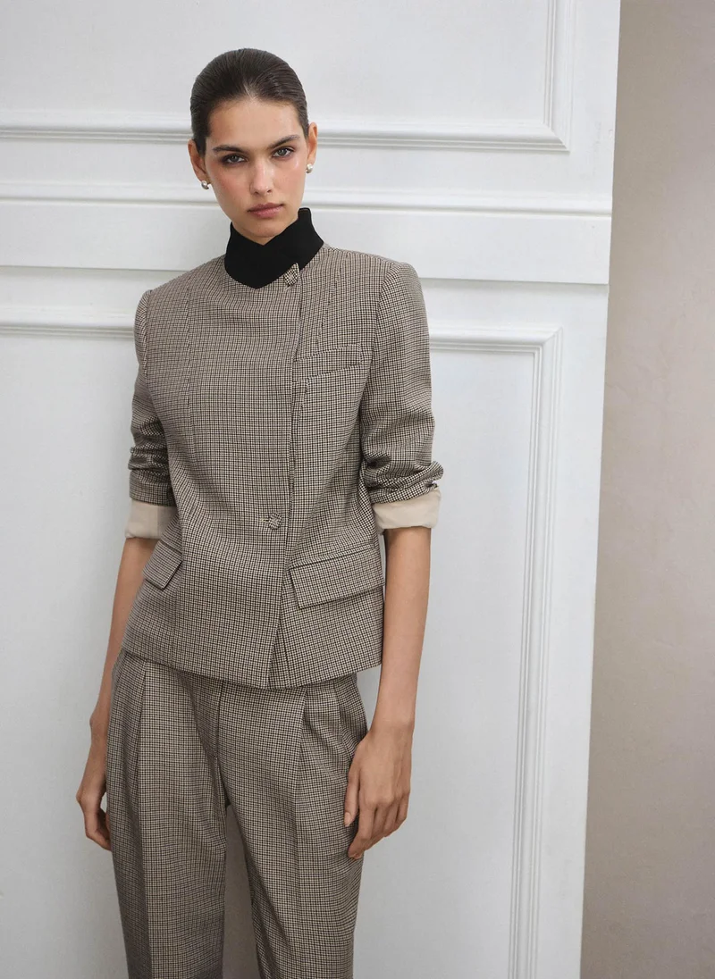 Single-breasted checked jacket with contrasting inserts on the lapels