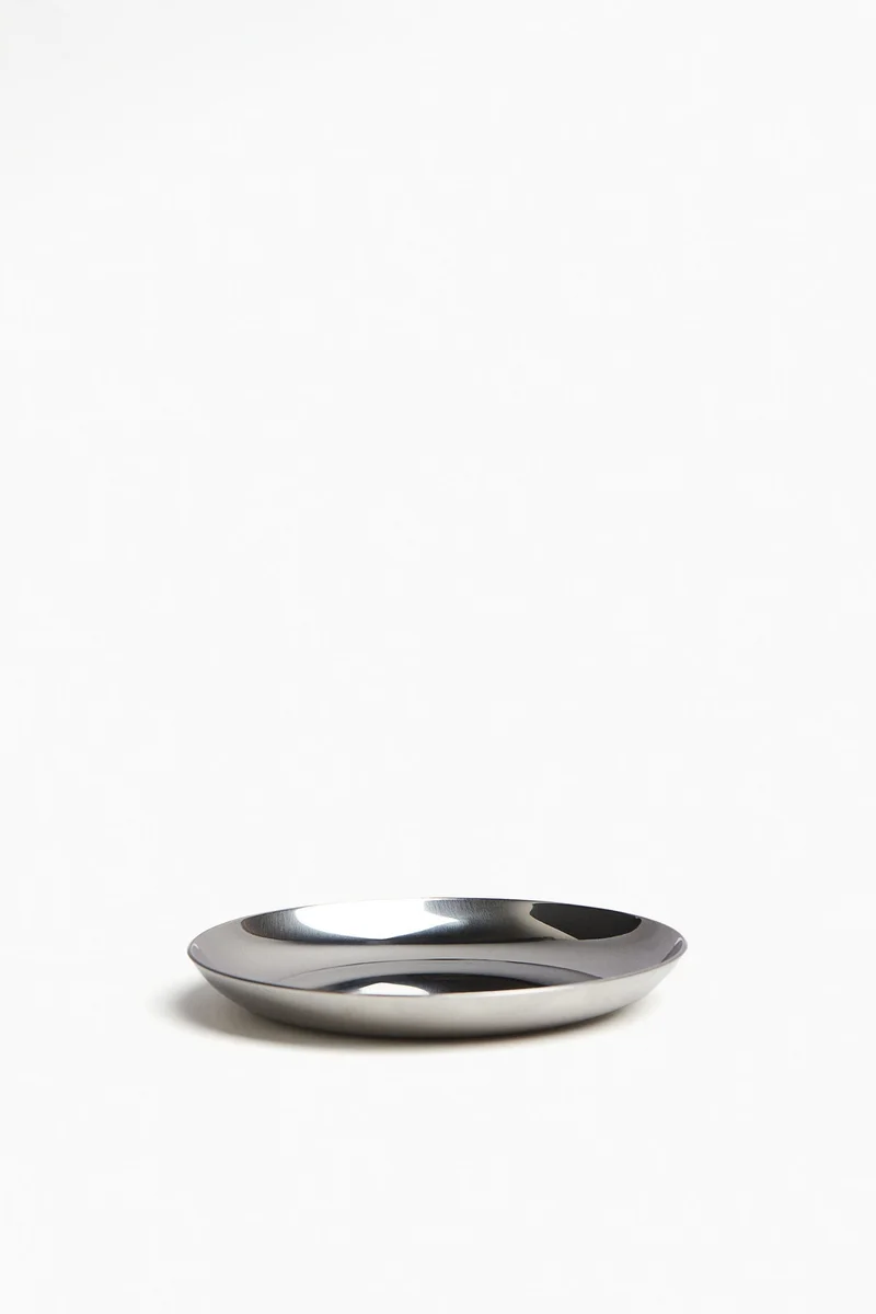 اتش اند ام طبق صغير من المعدن