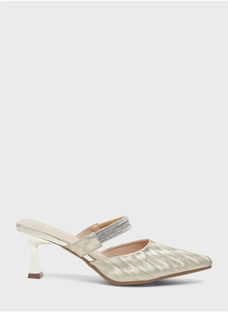 shoexpress Pointed Toe Mid Heel Pumps