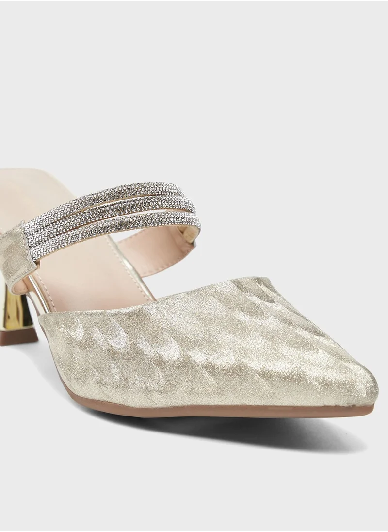 shoexpress Pointed Toe Mid Heel Pumps