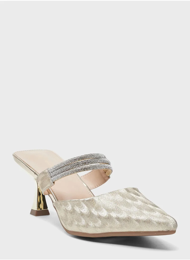 shoexpress Pointed Toe Mid Heel Pumps