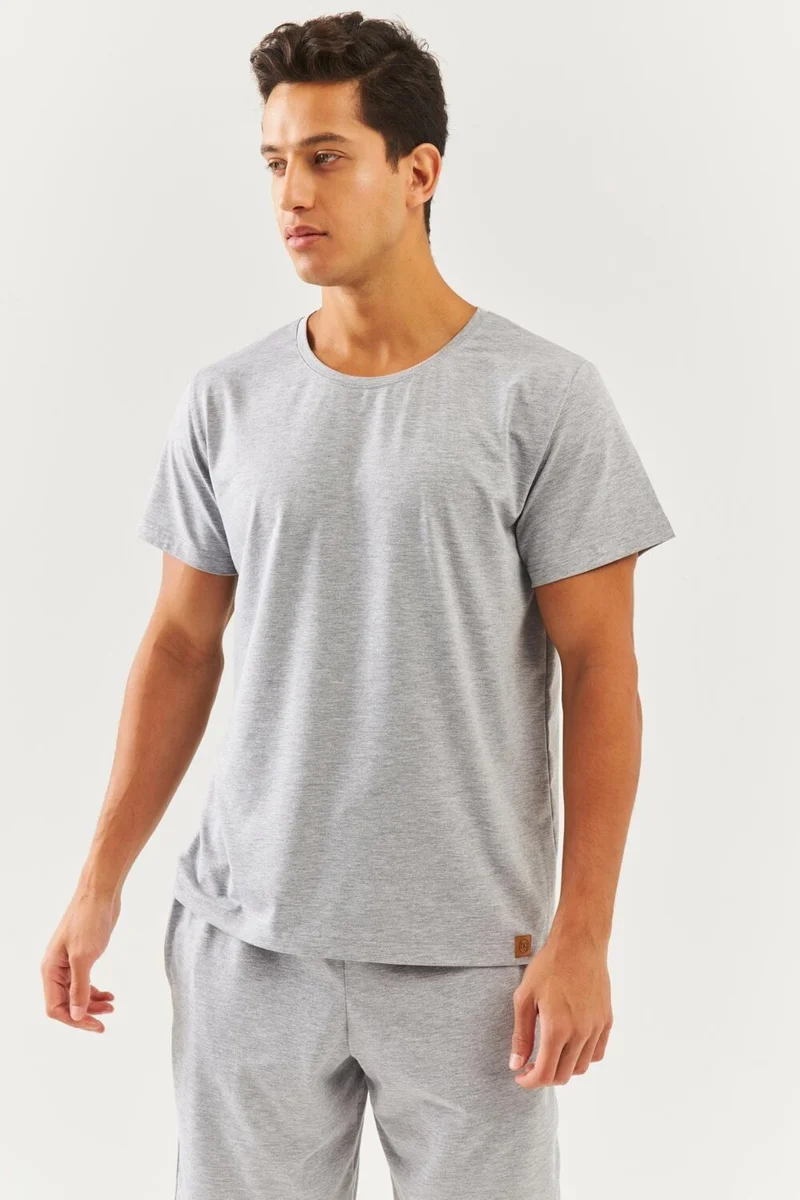 بوتيكجيز Açık Gri Oversize RahatPamuklu Penye Bisiklet Yaka Kısa Kol Basic T-Shirt Classic Collection