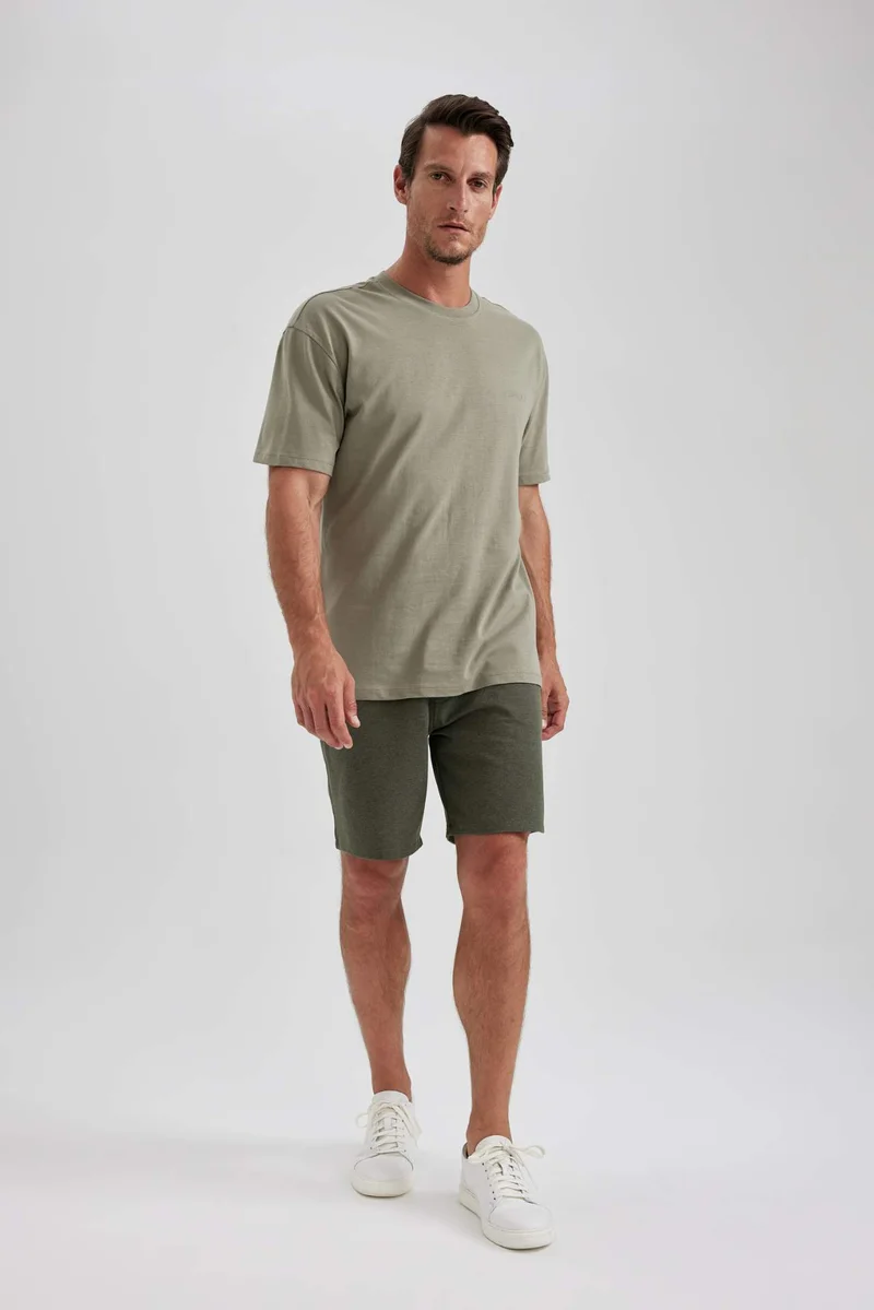 ديفاكتو Oversize Fit Crew Neck Short Sleeve T-Shirt