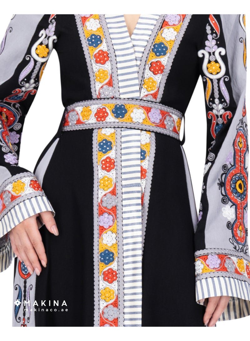 MAKINA Fallahi Bisht with Mubrad Fabric and Handmade Aghabani Embroidery - Image 3