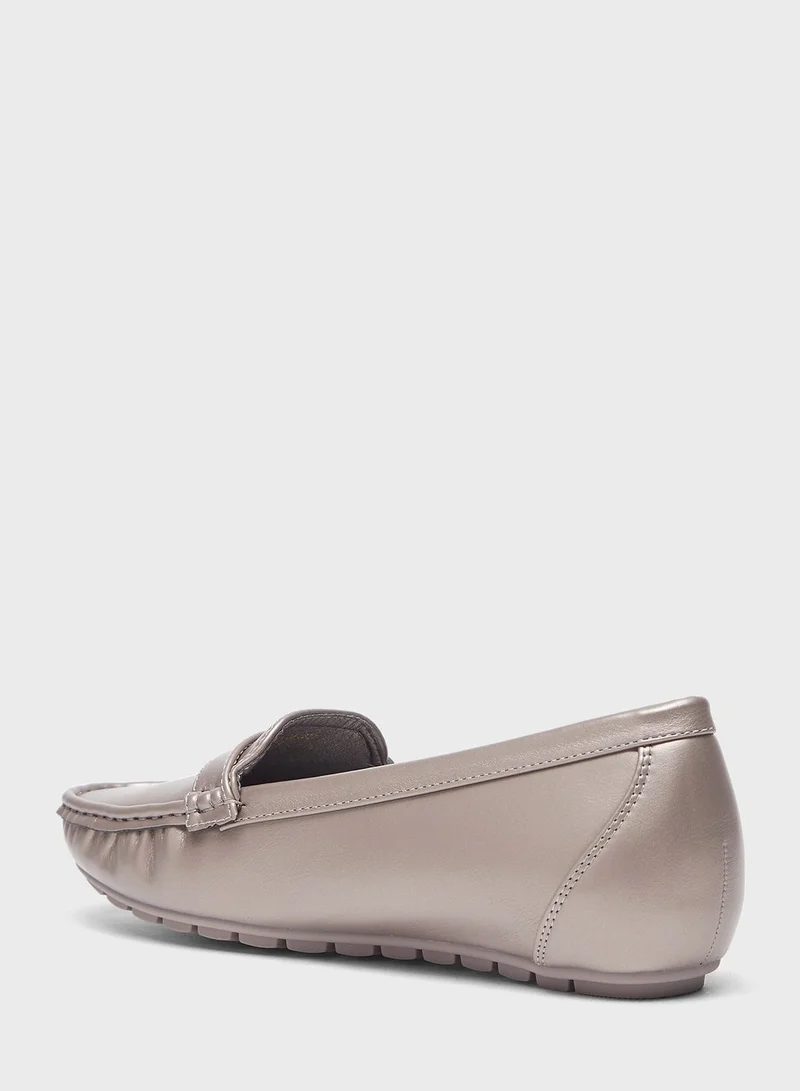 شو اكسبرس Essential Flat Moccasins
