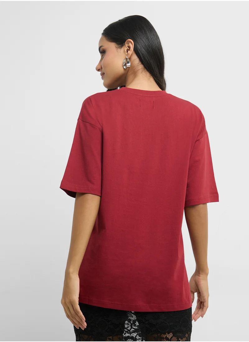 جينجر Oversize Varsity Graphic T-Shirt