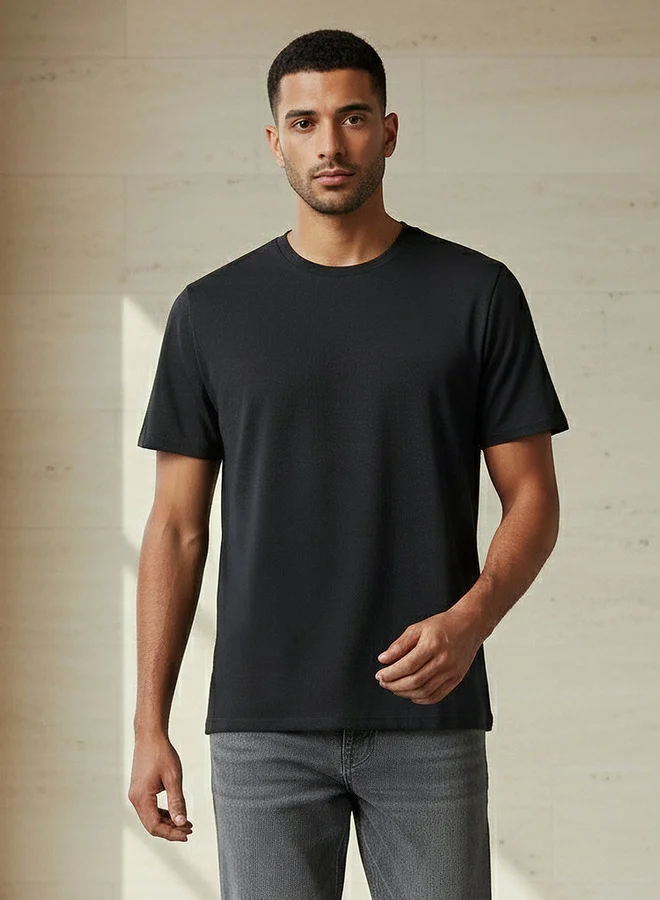 ايكونيك تي شيرت رجالي أيقوني بقصة ضيقة وياقة دائرية وأكمام قصيرة بنقشة فشار