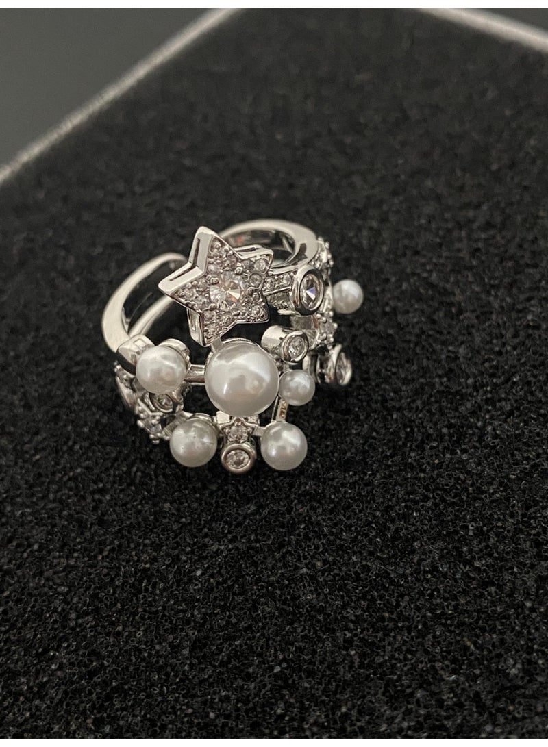The ring is fashionable with all copper gold-plated craftsmanship, shining and beautiful