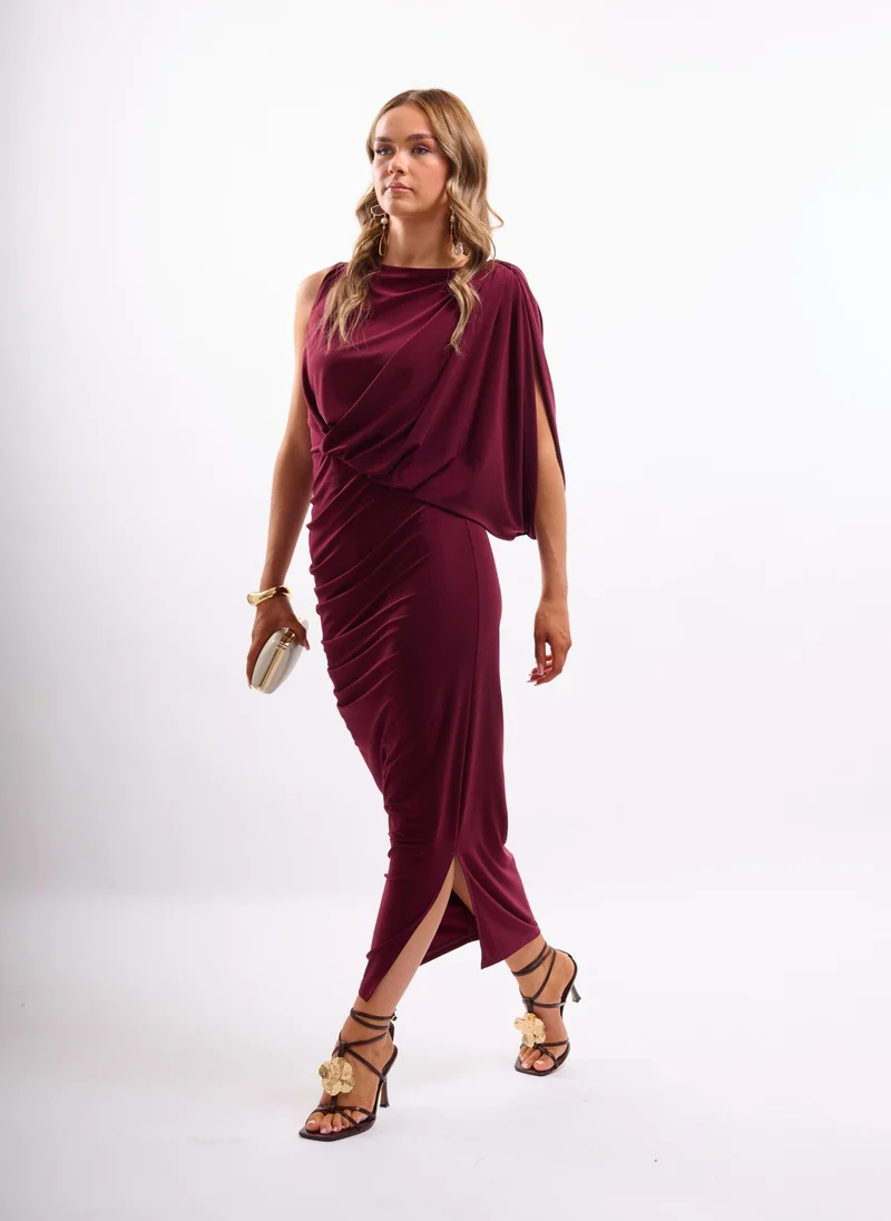 فايا فستان ميدي درابيه ومُصمم باللون العنابي