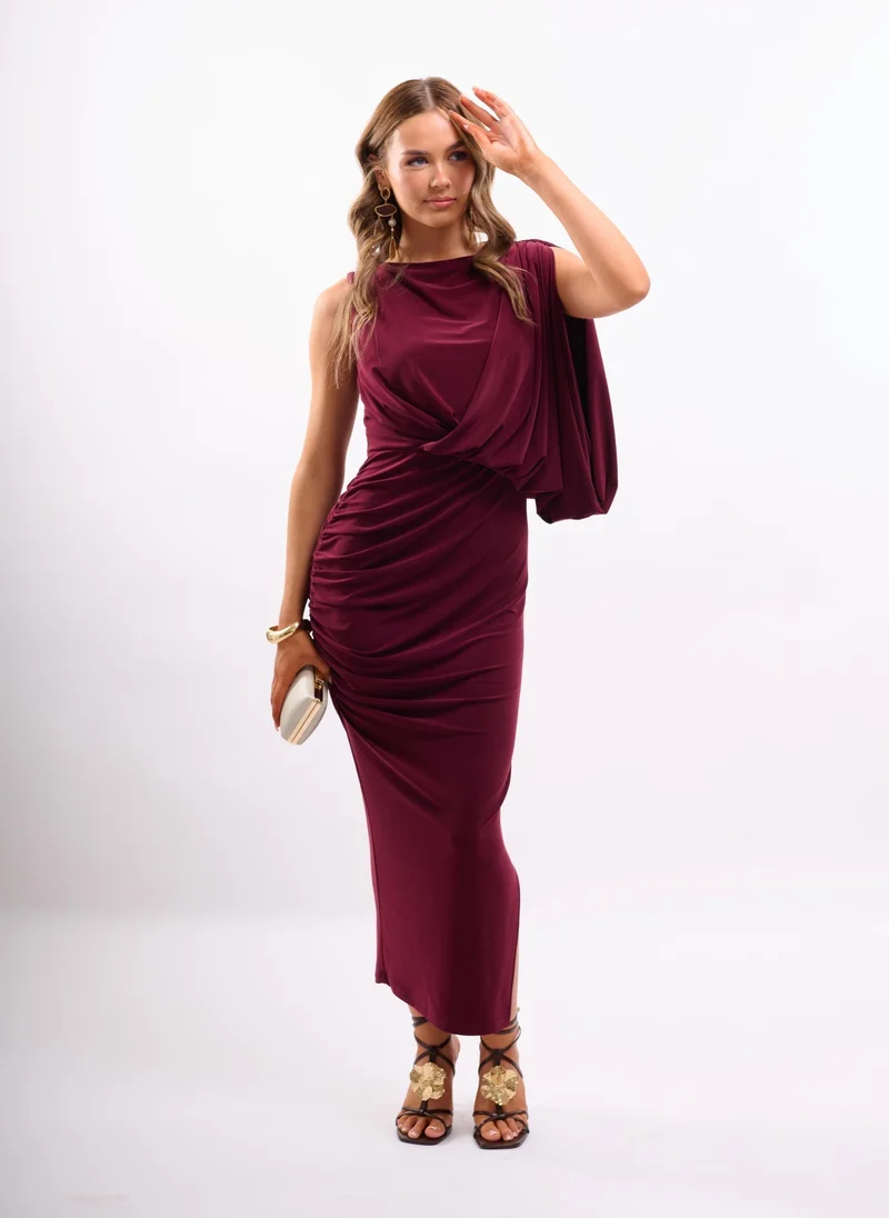 فايا فستان ميدي درابيه ومُصمم باللون العنابي