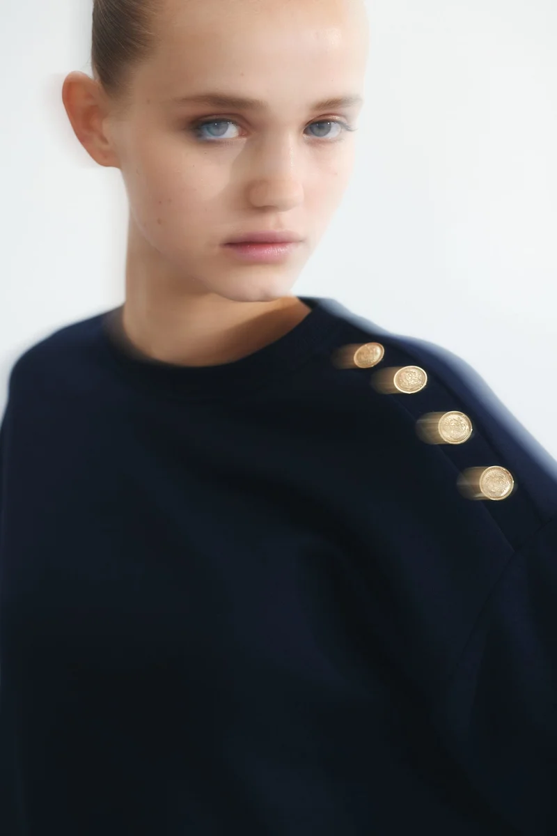 اتش اند ام Button-Detail Sweatshirt