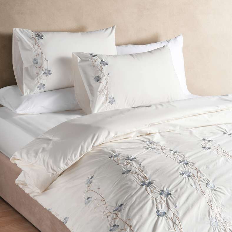 Pan Home طقم لحاف ملكي مطرز - أبيض/أزرق للبالغين