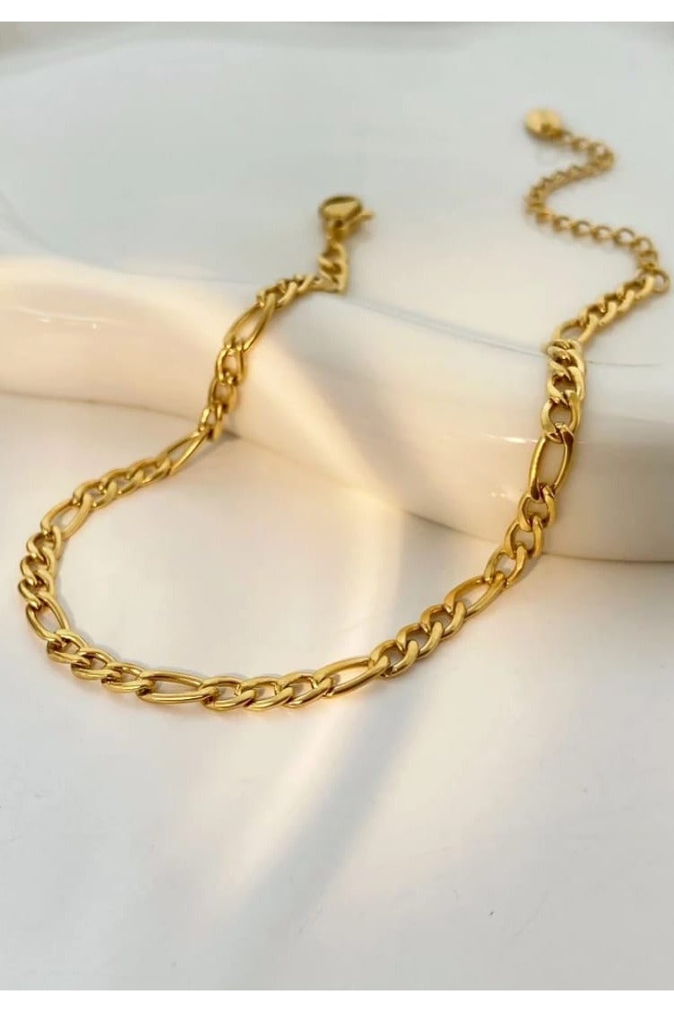 Luxuria Women's Gold Anklet 5mm Figaro Chain, Gold Plated Ankle Bracelet - Image 2