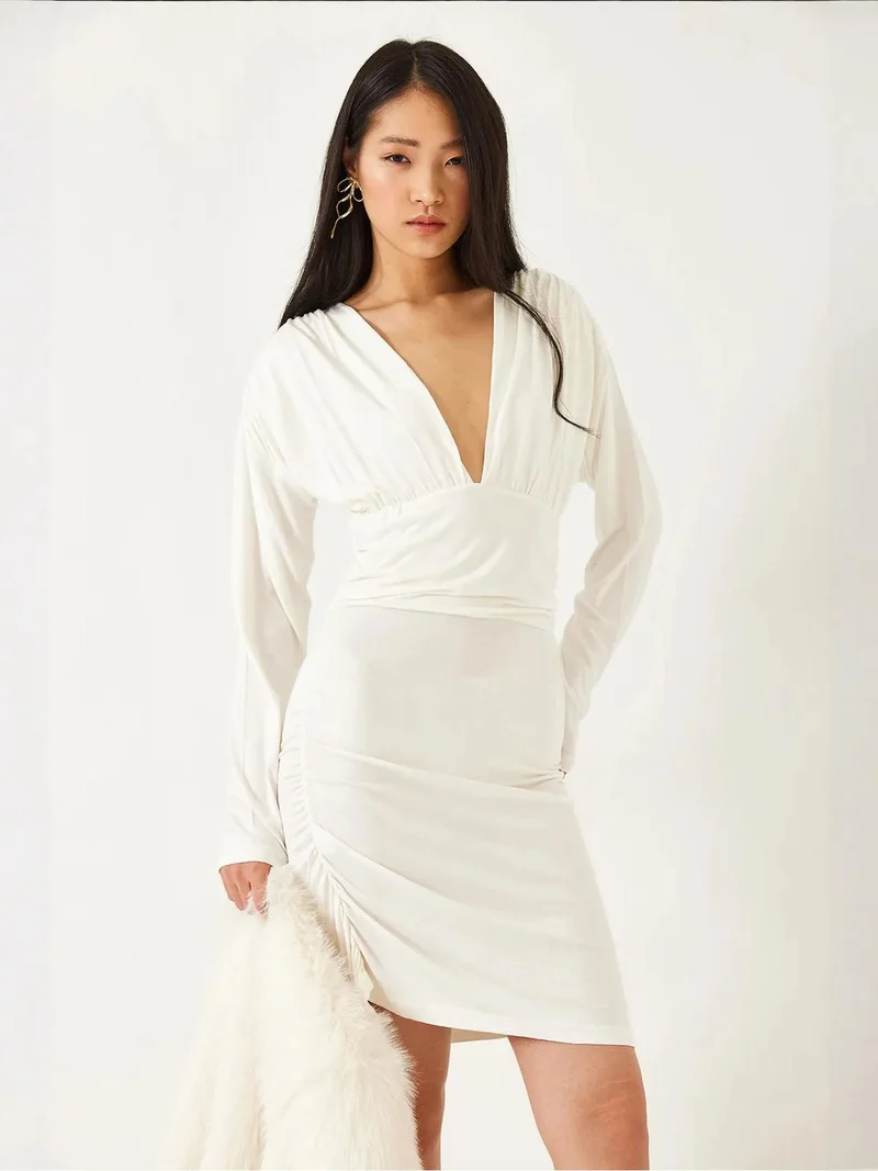 Bianco Lucci LUCCI Bodycon Mini Dress with Ruched Detail and V-Neck