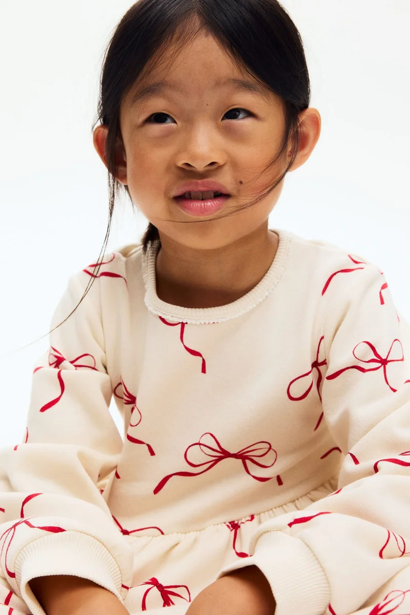 اتش اند ام فستان بتصميم سويت-شيرت مزين بطبعة