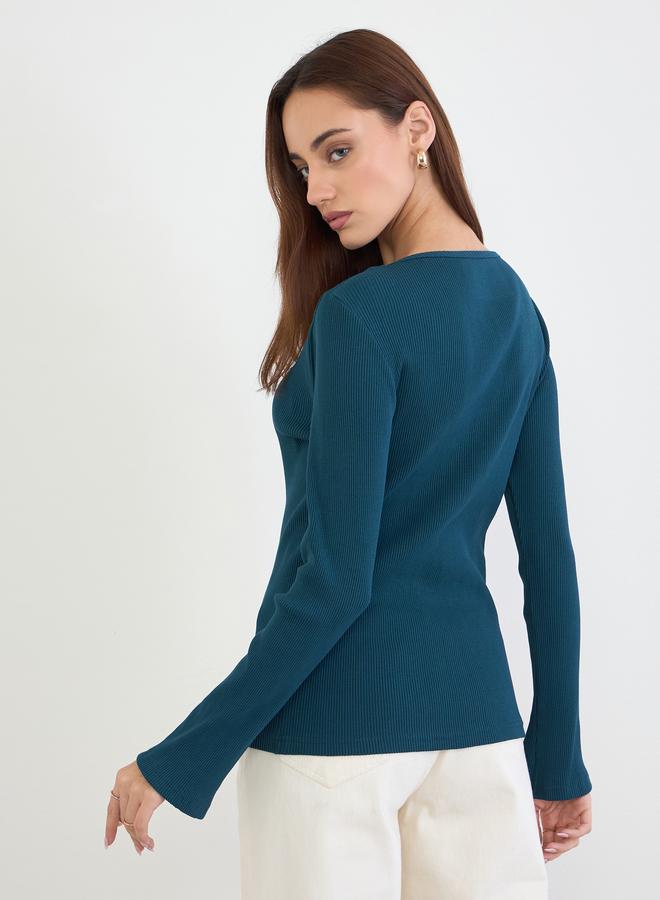 ستايلي بلوزة محبوكة بقصة سليم فت وربطة فيونكة - Image 5