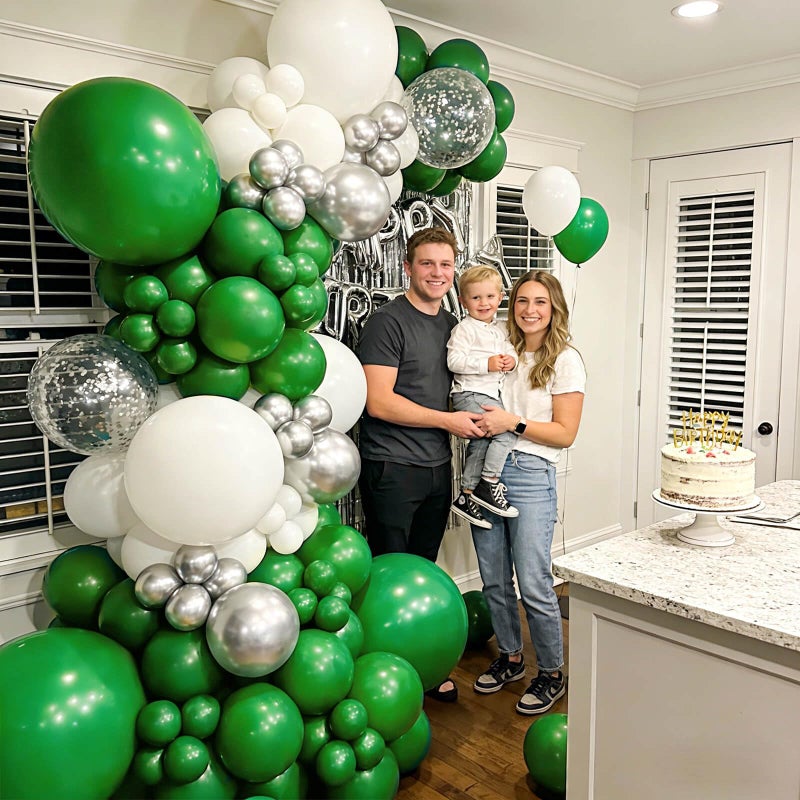 KUULBELA 110Pcs Dark Green Balloons Latex Party Balloons 12 inch Round Helium Balloons for Dark Green Themed Christmas Green Balloon (with 2 Ribbons). - Image 4